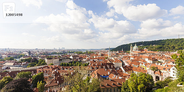 Tschechien  Prag  Mala Strana  Stadtbild mit Nikolauskirche