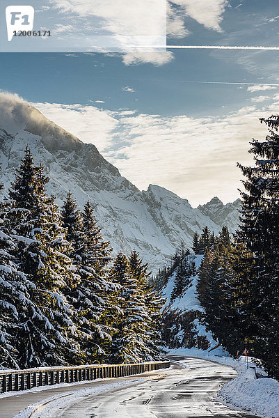 Deutschland  Berchtesgadener Land  Nationalpark Berchtesgaden  Landschaftsstraße Rossfeld im Winter