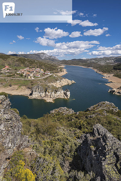 Spanien  Castilla y Leon  Palencia  Camporredondo-See