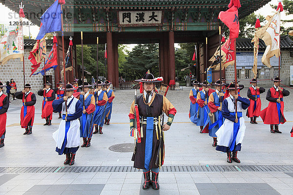 Südkorea  Seoul  Deoksugung-Palast  Zeremonie der Wachablösung