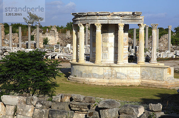 Türkei  Provinz Antalya  Side  die Agora und sein Tempel