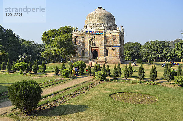 Außenansicht des Grabes von Shish Gumbad  Lodi Garden  Delhi  Indien.
