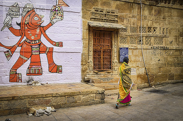 Zeichnung einer hinduistischen Gottheit auf einer Wand  Hill Forts von Rajasthan in Jaisalmer  Indien.
