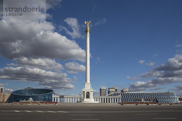 Kasachstan  Astana City  Skyline der neuen Verwaltungsstadt  Akorda President Palace  Aufnahmepunkt: Bereich Pyramide