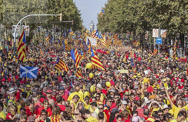 Spanien  Katalonien  Barcelona Stadt  Gran Via Avenue  . Diada Celebration 2017  Drehort: Gran Via Avenue