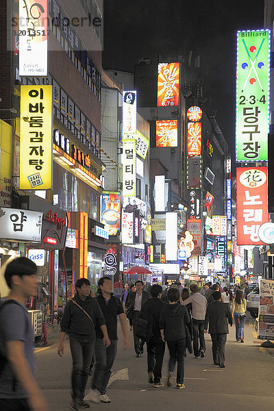Südkorea  Seoul  Nachtleben  Menschen  Straßenszene