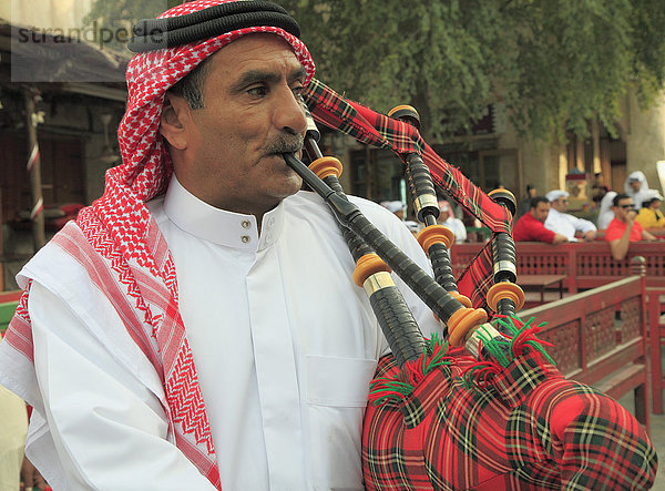 Katar  Doha  Souq Waqif  Mann  Musiker