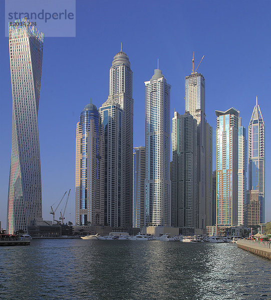 Vereinigte Arabische Emirate  Dubai  Yachthafen  Skyline