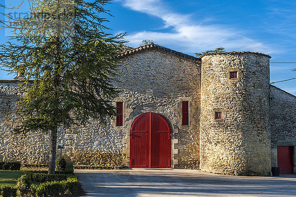 Frankreich  Gironde  St Etienne-de-Lissse  Weinlager des Chateau de Pressac in der AOC St Emilion (UNESCO-Welterbe)