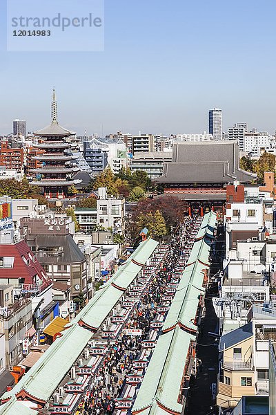 Japan  Honshu  Tokio  Asakusa  Nakamise Einkaufsstraße und Sensoji-Tempel alias Asakusa Kannon-Tempel