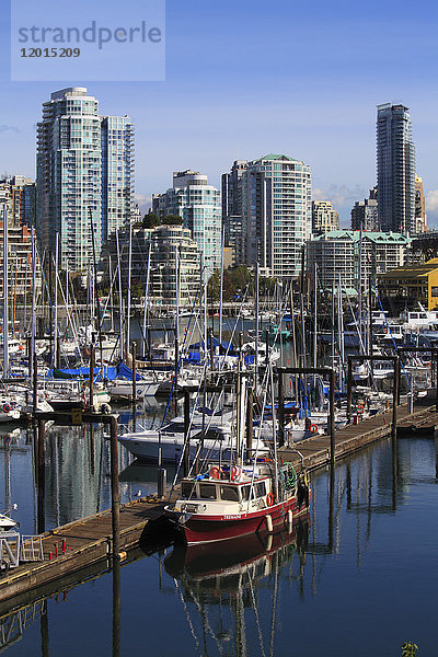 Kanada  Vancouver  False Creek  Jachthafen  Boote  Skyline