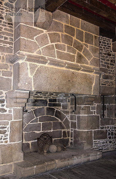Bretagne  Fougeres  feudale Burg  Schornstein des Turms von Surienne (auf dem Weg nach Santiago de Compostela)
