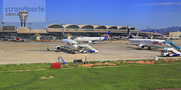 China  Qingdao. Internationaler Flughafen Qingdao Liuting