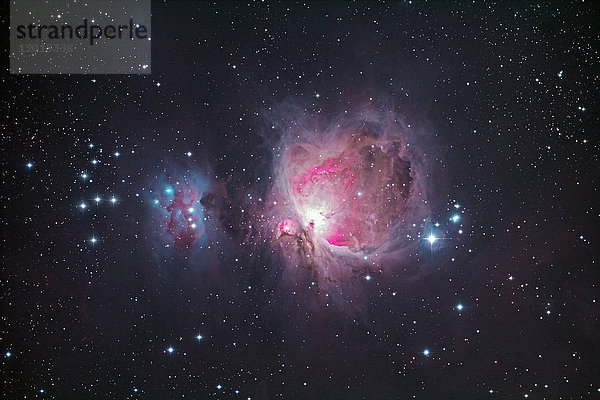 Seine und Marne. Sternbild des Orion. Eintauchen in den großen Nebel des Orion  M42 (Messier 42)  einer der spektakulärsten Nebel des Himmels.