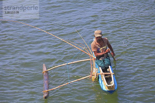 Sri Lanka  Aluthgama  Fischer  Auslegerboot  Kanu