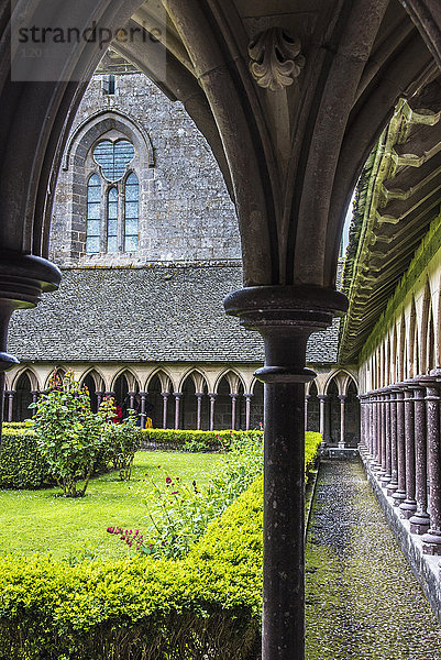 Normandie  Abtei Mont Saint Michel  Kreuzgang (UNESCO-Weltkulturerbe) (auf dem Weg nach Santiago de Compostela)