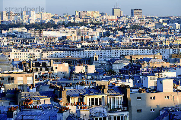 Frankreich  Paris  Hügel von Montmarte  Panoramablick über die Dächer von Paris