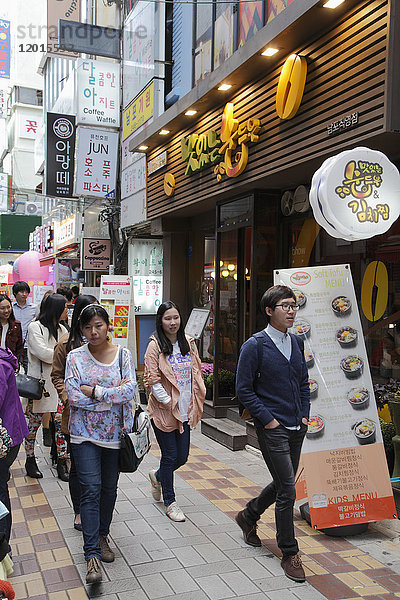 Südkorea  Busan  Straßenszene  Menschen