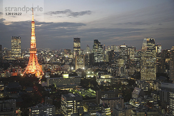 Japan  Tokio  Skyline bei Nacht  allgemeine Luftaufnahme  Tokio Tower