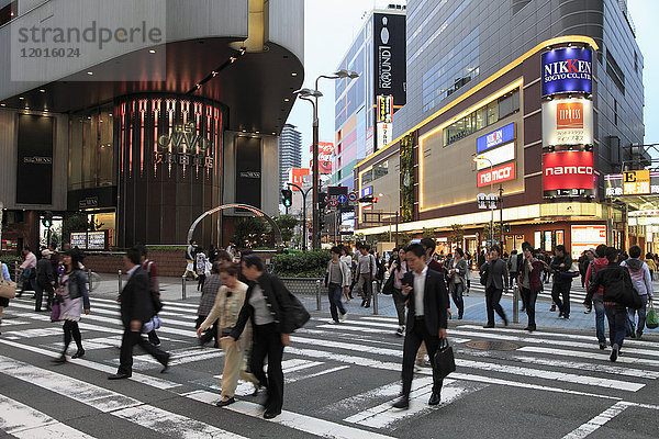 Japan  Osaka  Bezirk Kita  Straßenszene
