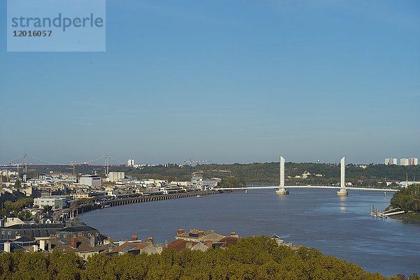 Frankreich  Südwestfrankreich  Bordeaux  Fluss La Garonne  Hubbrücke J. Chaban-Delmas