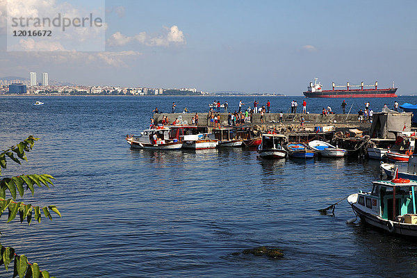Türkei  Istanbul  Catladi Kapi Hafen