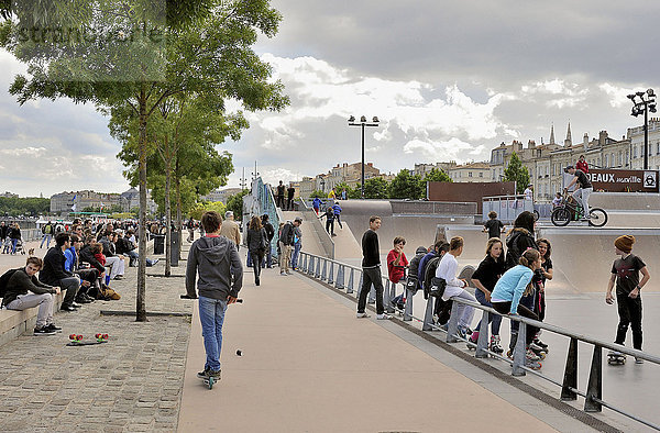 Frankreich  Südwestfrankreich  Bordeaux  Skatepark am Quai des Chartrons