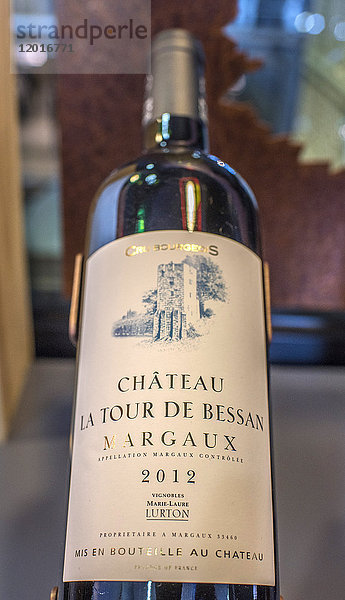 Frankreich  Nouvelle Aquitaine  Gironde  Medoc  AOC Margaux  Flasche Chateau La Tour de Bessan Rotwein