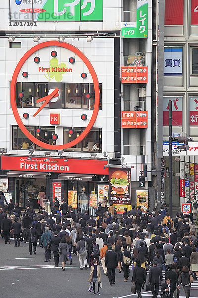 Japan  Tokio  Shinjuku  Menge  Menschen  zur Arbeit gehen  ensei