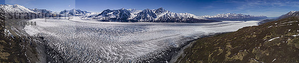 Panoramablick auf Gletscher und Berge im Winter  Knik Gletscher  Palmer  Alaska  USA