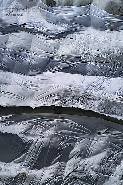 Vollbildaufnahme einer weißen Plane  Gletsch Wallis  Schweiz