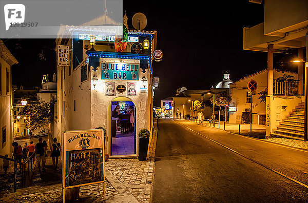 Blick auf ein Gewerbe in Albufeira  Algarve-Region  Portugal