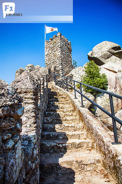 die Mauer der maurischen Burg  Sintra  Region Lissabon  Portugal