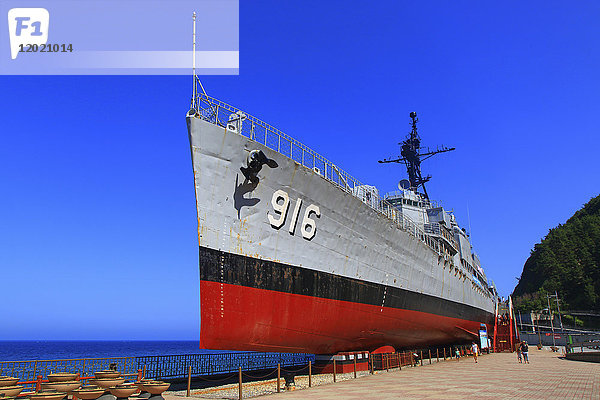 Südkorea. Gangwon-Gebiet. Das amerikanische Kriegsschiff im Vereinigungspark. Es wurde 1945 in den USA gebaut und 1972 an Südkorea gespendet.