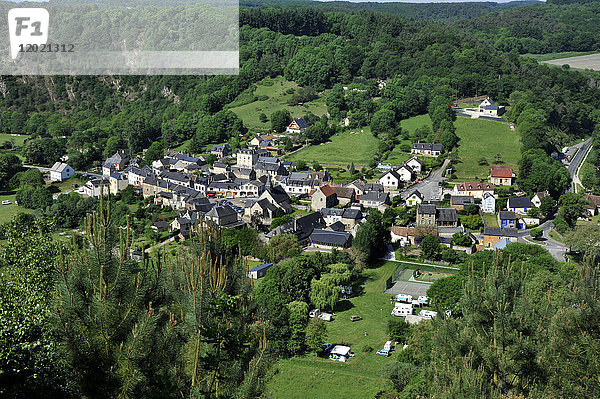 Frankreich  Region Pays de La Loire  Departement Sarthe  Dorf Saint-Leonard-des-Bois an den Ufern der Sarthe.