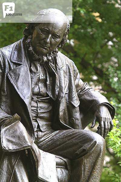 Usa  New York  Manhattan. City Hall Park. Statue von Horace Greeley  dem Gründer der New York Tribune