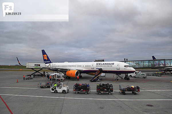 Island  Sudurnes  Flughafen Keflavik . Icelandair-Flugzeug.