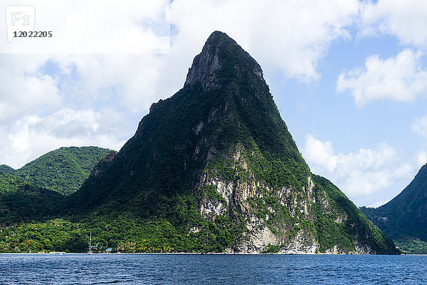 Vulkanische Naturstätte : Petit und Grand Piton  klassifiziert von der Unesco  Sainte-Lucie  Westindien