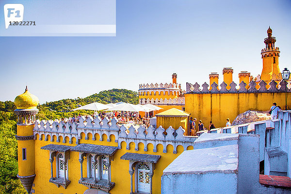 Blick von der Bar eines Turms des Pena National Palace  Sintra  Region Lissabon  Portugal