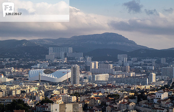 Frankreich  Marseille  Blick auf den nördlichen Stadtteil mit dem Velodrom-Stadion