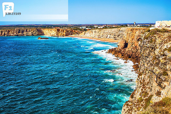 Blick auf die Küste von der ''porta e pano von Muralha da praca'' in der Region Algarve  Portugal''