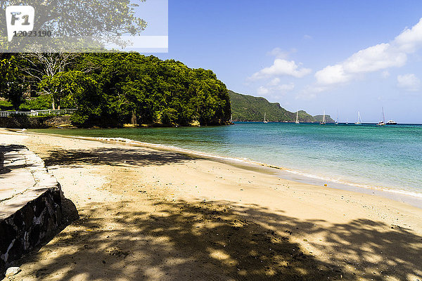 Strand der Admiralty Bay  Port Elizabeth  Bequia  St. Vincent und die Grenadinen  Westindische Inseln