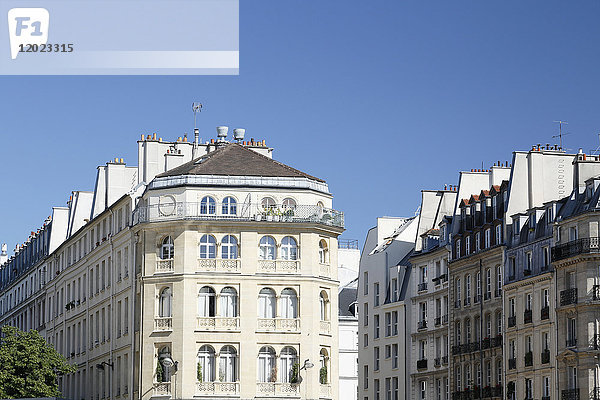 Paris  1. Arrondissement  Gebäudefassaden der Rue de la Lingerie.