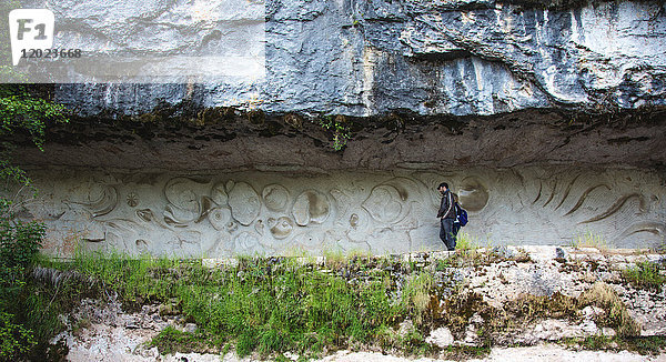 Treidelpfad bouzies in saint-cirq Lapopie  Departement Lot  Languedoc-Roussillon  Midi-Pyrenäen  Frankreich