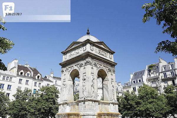 Paris  1. Arrondissement  Place Lamine Dieng. Stadtteil Les Halles. Springbrunnen.