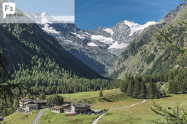 Hochtal Valnontey  Ausgangspunkt für Hochgebirgstouren  hinter dem Kamm des Gran Paradiso  Cogne  Gran Paradiso  Alpen  Autonome Region Aostatal  Italien  Europa