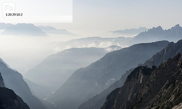 Silhouetten von Bergen  Talblick  Sextner Dolomiten  Südtirol  Trentino-Südtirol  Südtirol  Italien  Europa