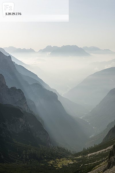 Silhouetten von Bergen  Talblick  Sextner Dolomiten  Südtirol  Trentino-Südtirol  Südtirol  Italien  Europa