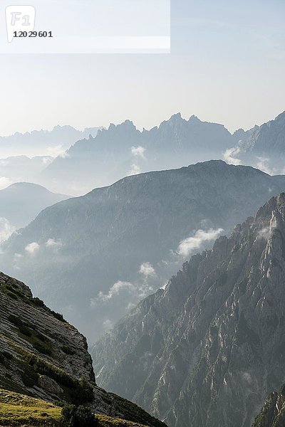 Silhouetten von Bergen  Talblick  Sextner Dolomiten  Südtirol  Trentino-Südtirol  Südtirol  Italien  Europa