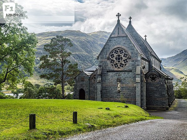 Kirche von Glenfinnan  Loch Shiel  Highlands  Schottland  Großbritannien